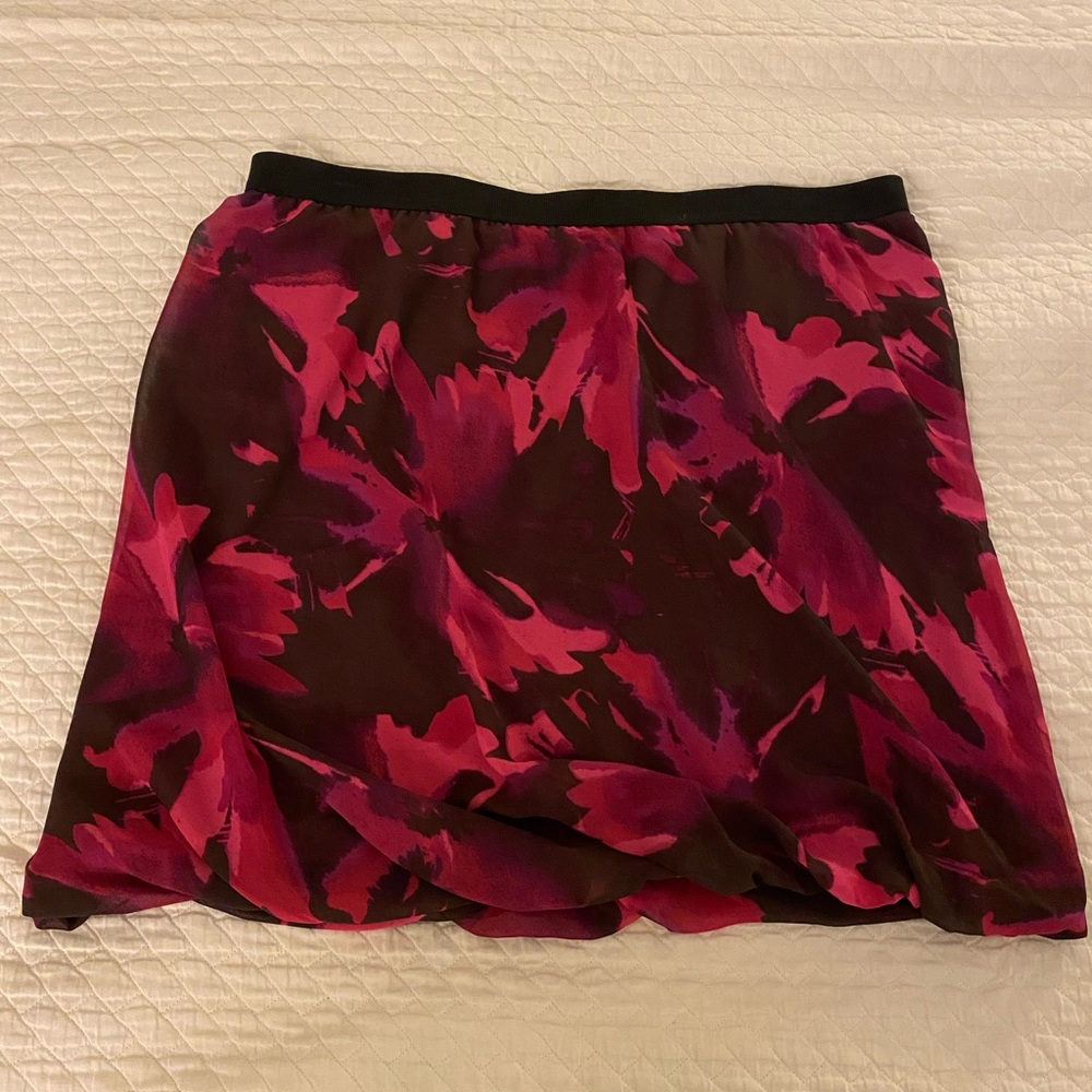 Floral/leaf print mini skirt